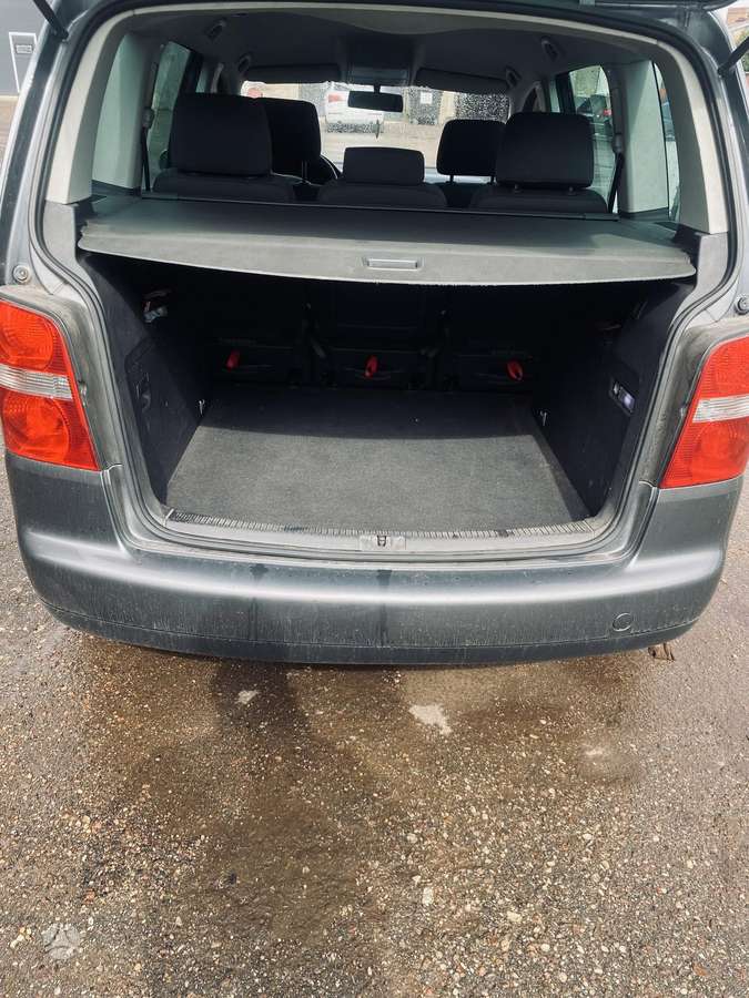 Volkswagen Touran 2004 — photo 13