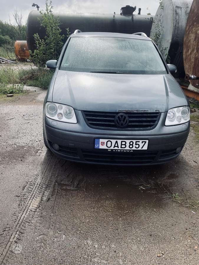 Volkswagen Touran 2004 — rear view