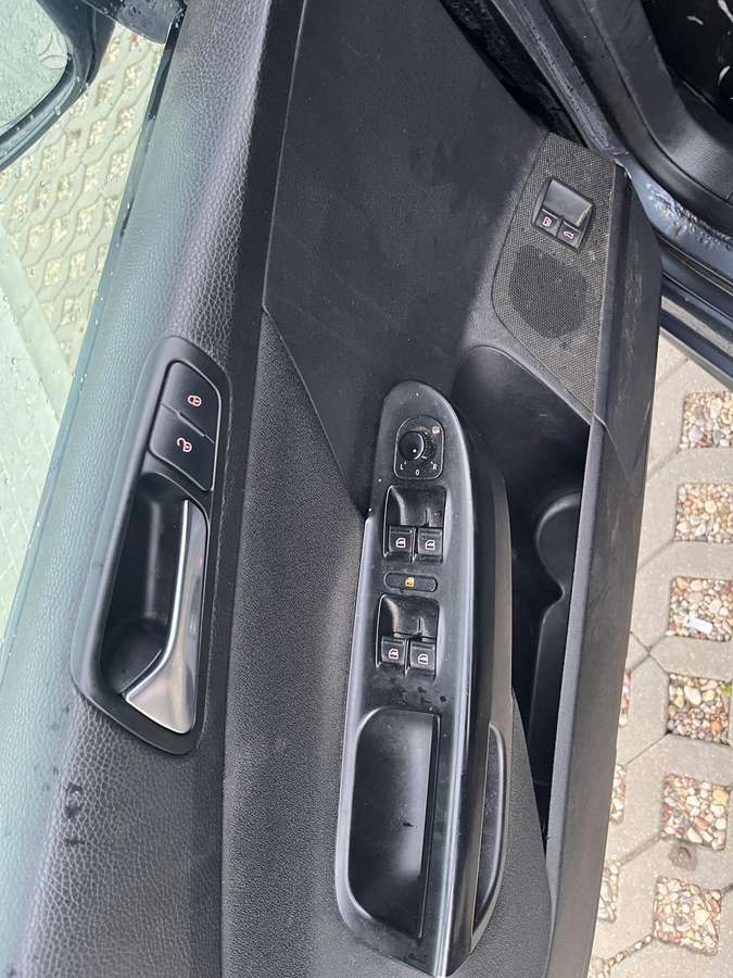 Volkswagen Passat 2010 — interior