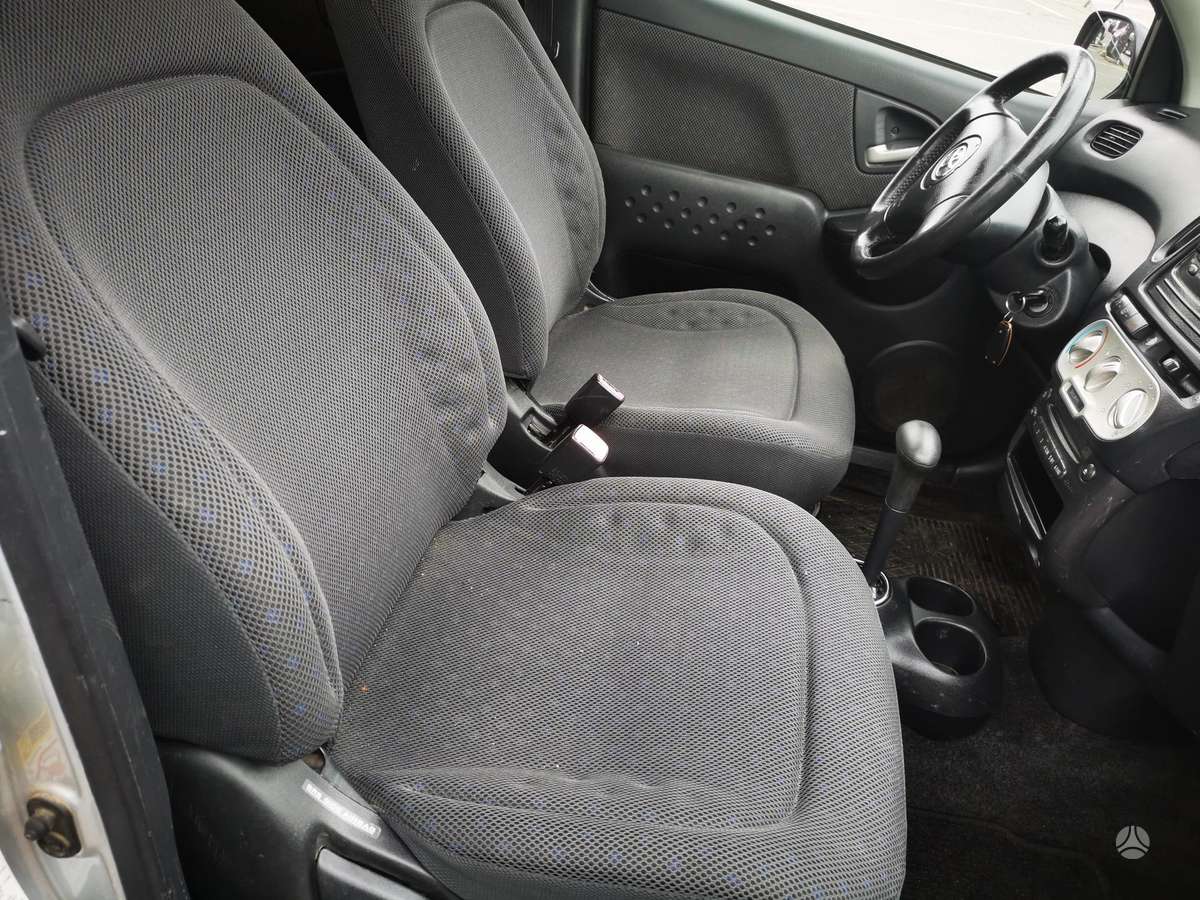 Toyota Yaris 2005 — photo 11