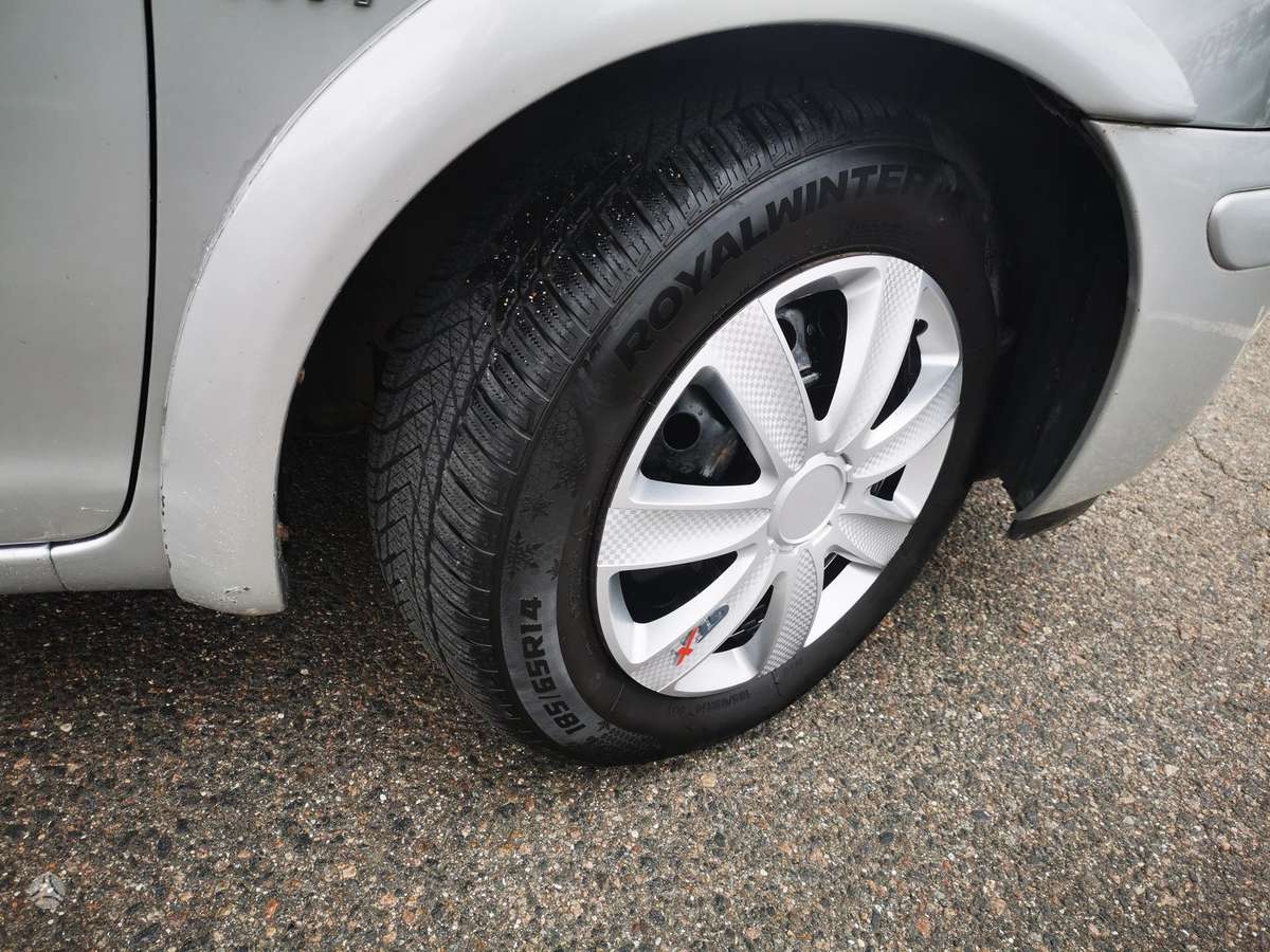 Toyota Yaris 2005 — photo 9