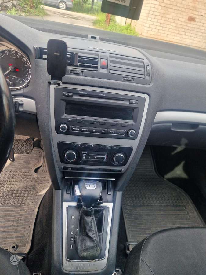 Skoda Octavia 2011 — photo 12