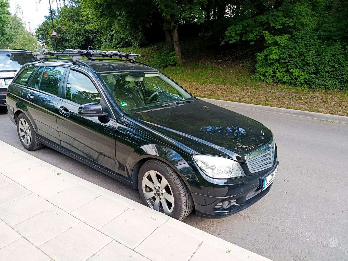 Mercedes-Benz C200 2010 — rear view