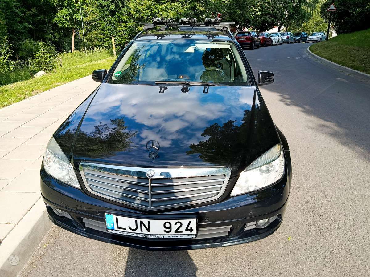 Mercedes-Benz C200 2010 — interior