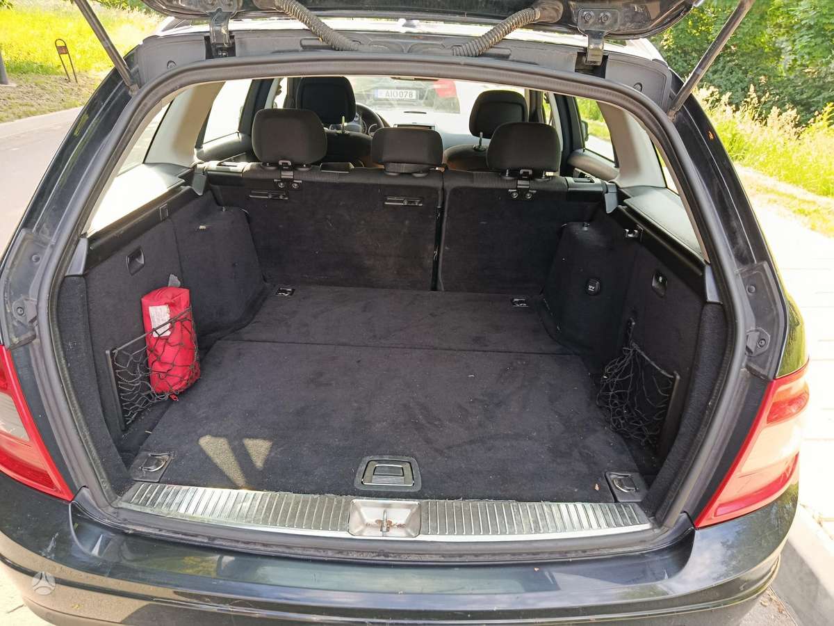 Mercedes-Benz C200 2010 — photo 6