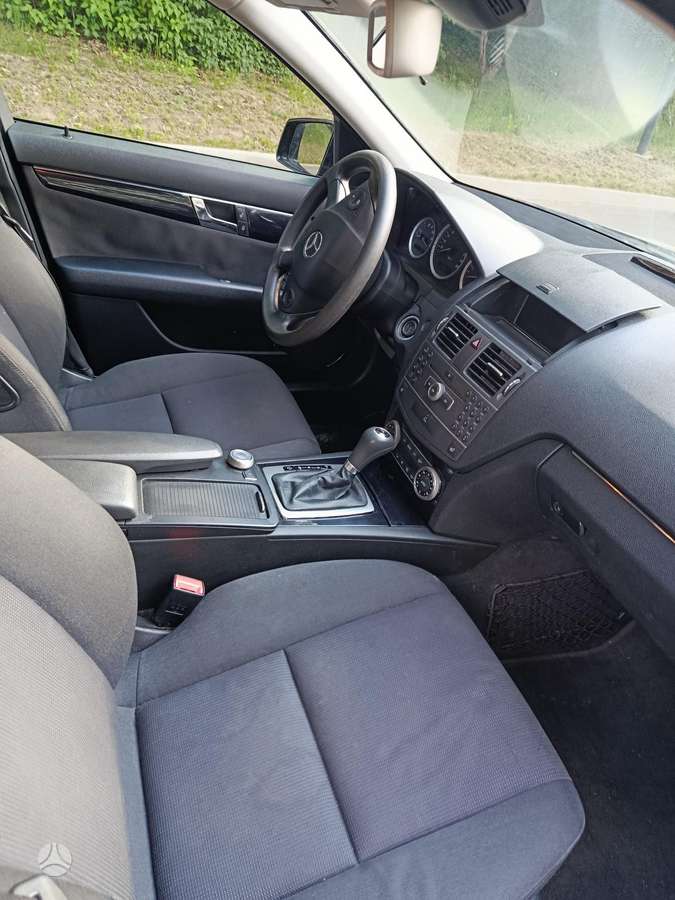 Mercedes-Benz C200 2010 — photo 8