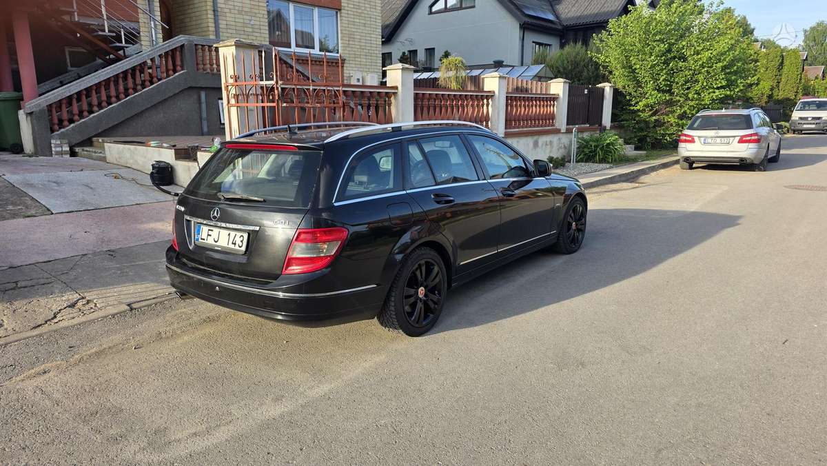 Mercedes-Benz C220 2008 — вигляд ззаду