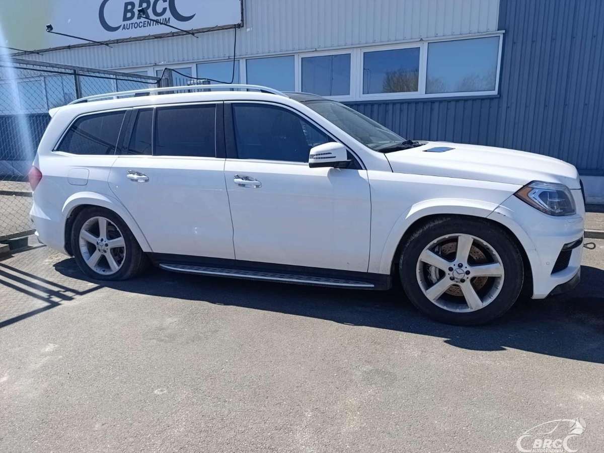 Mercedes-Benz GL350 2015 — салон
