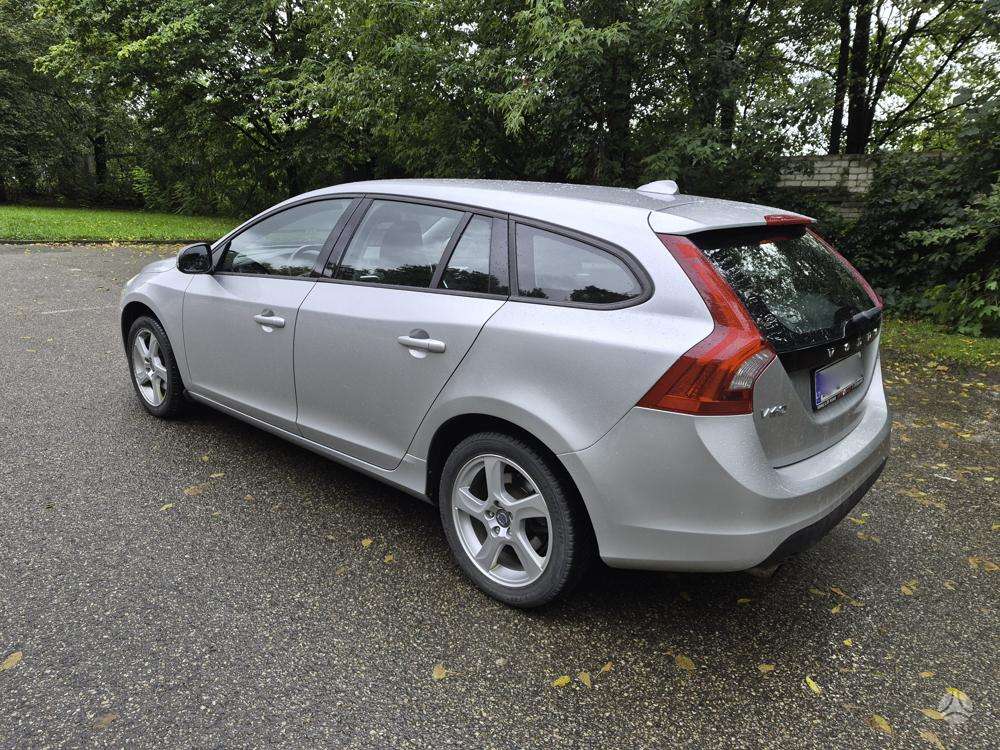 Volvo V60 2012 — вигляд ззаду