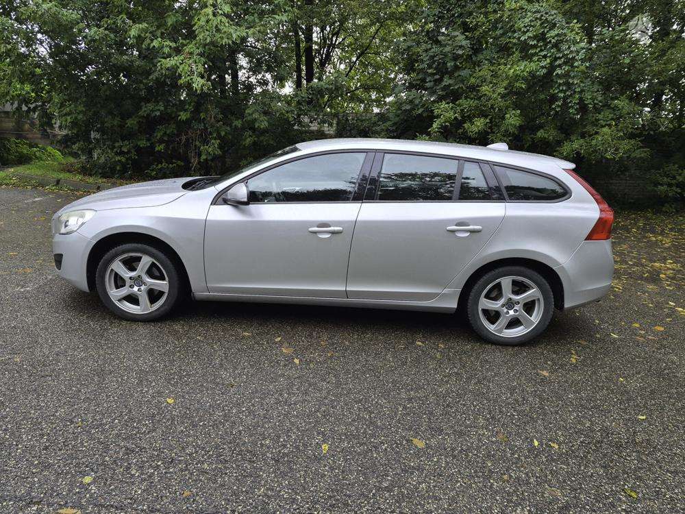 Volvo V60 2012 — салон