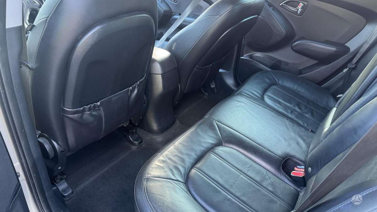 Hyundai ix35 2011 — photo 12