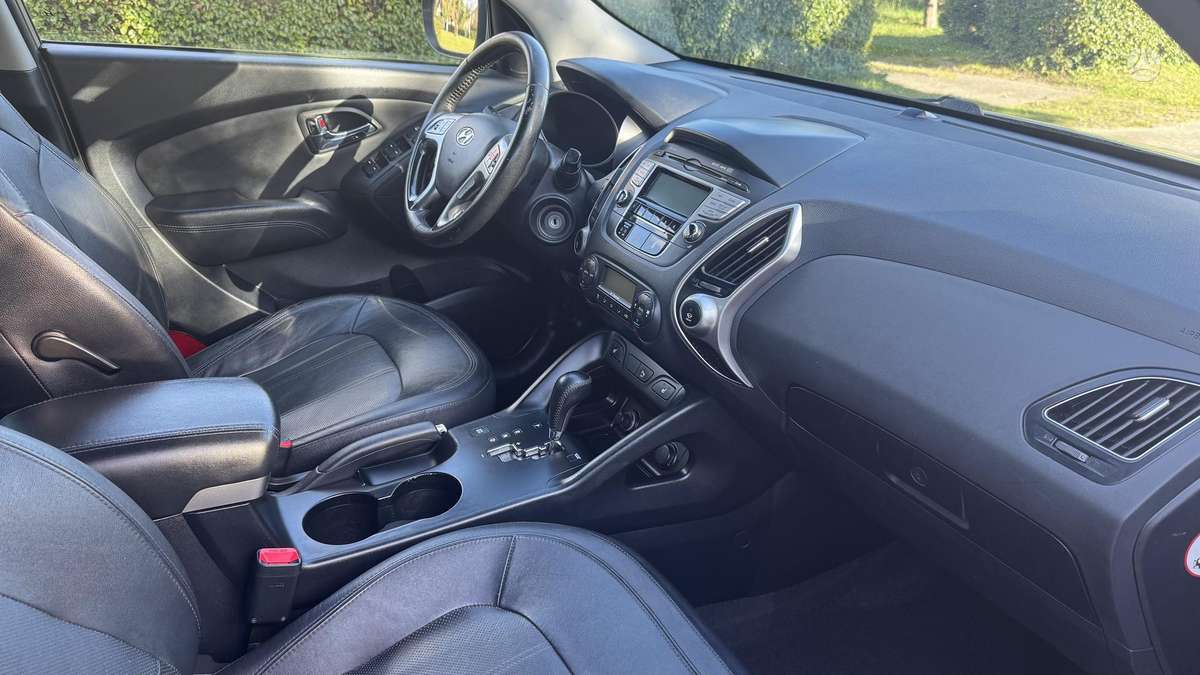 Hyundai ix35 2011 — photo 13