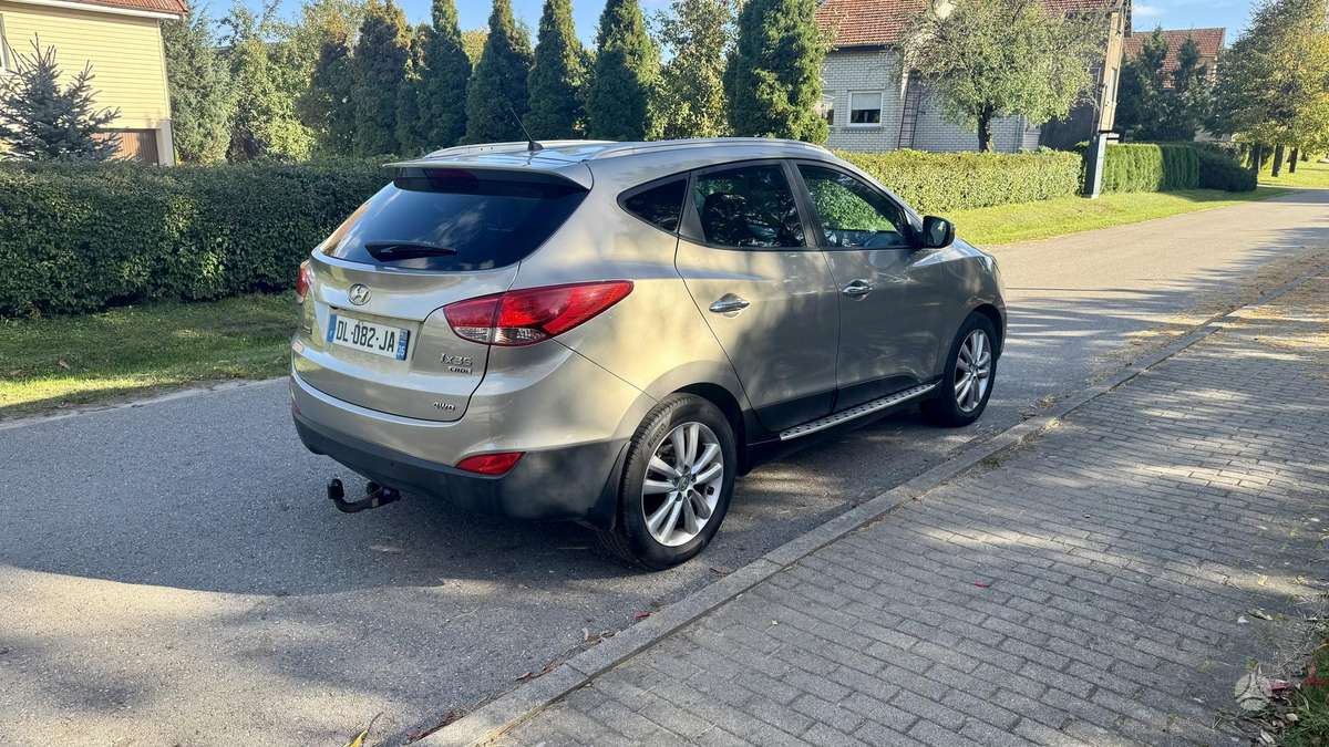 Hyundai ix35 2011 — engine 2000 cm³, 184 HP (135kW)