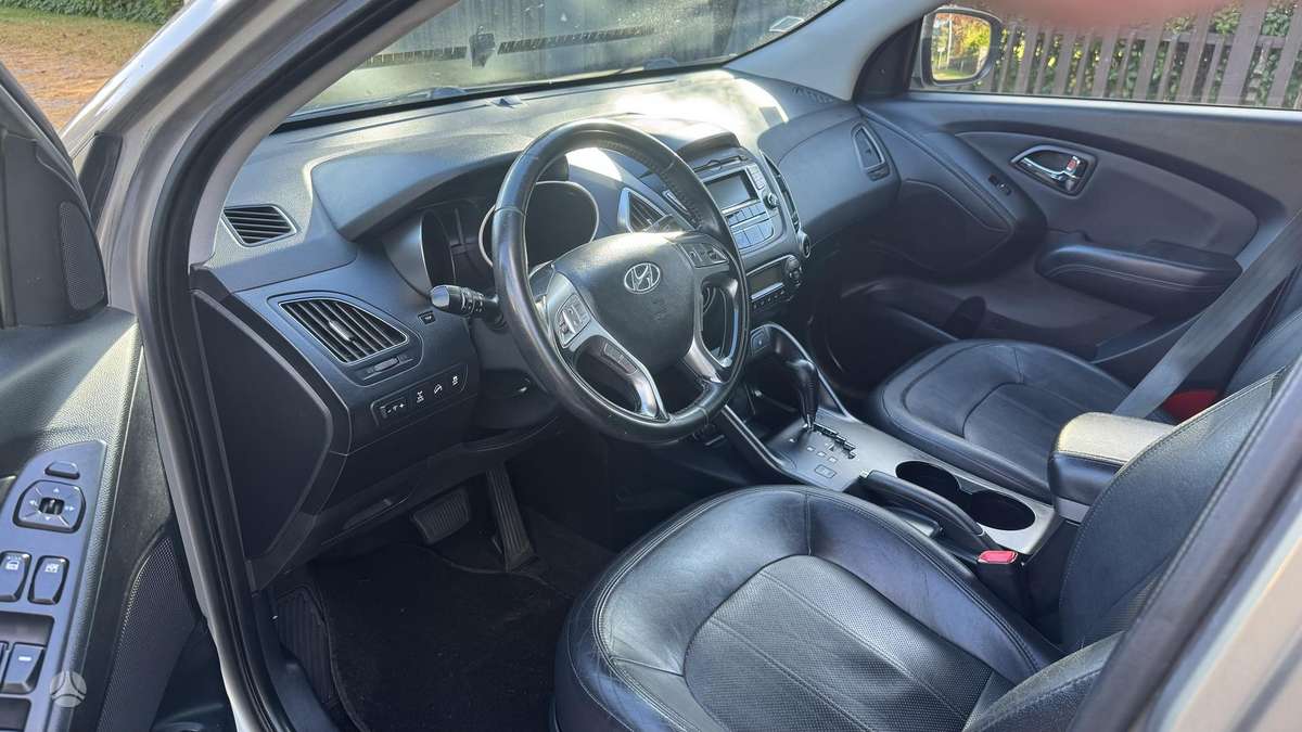 Hyundai ix35 2011 — photo 8