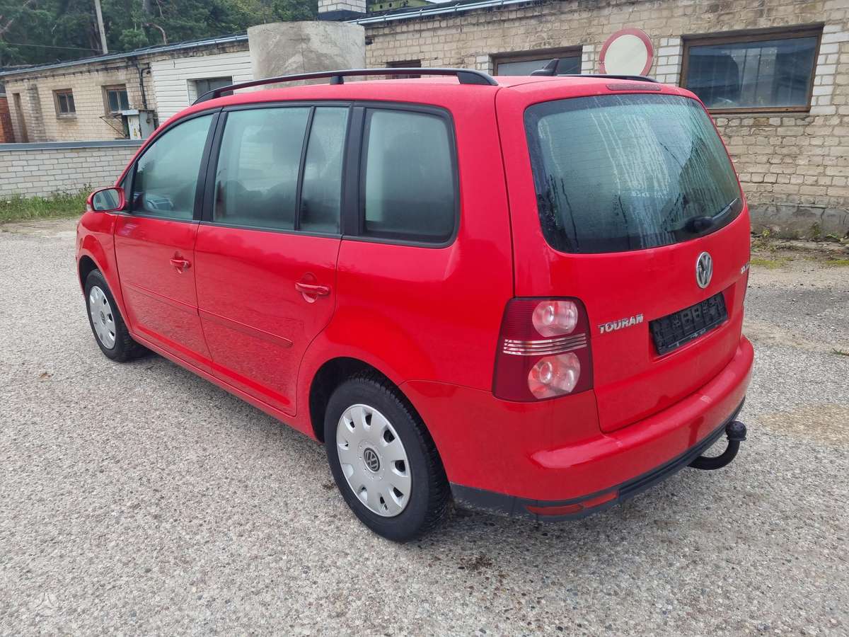 Volkswagen Touran 2007 — engine 1968 cm³, 140 HP (103kW)