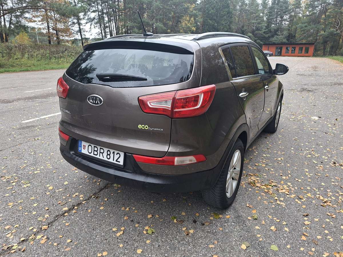 Kia Sportage 2011 — салон