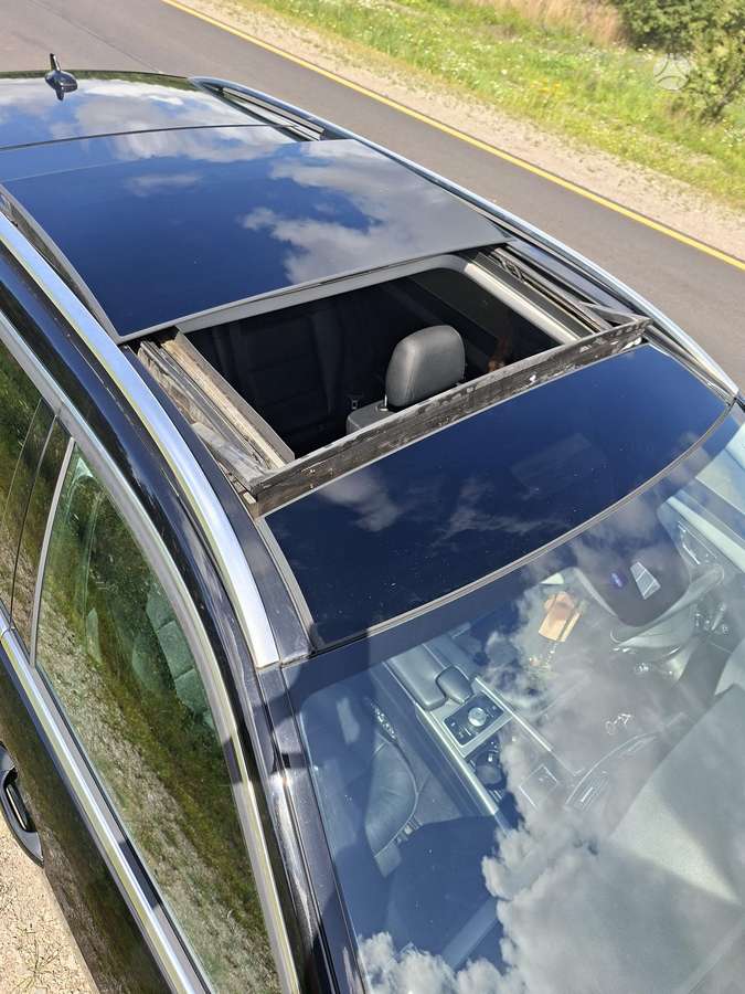 Mercedes-Benz E300 2011 — photo 12