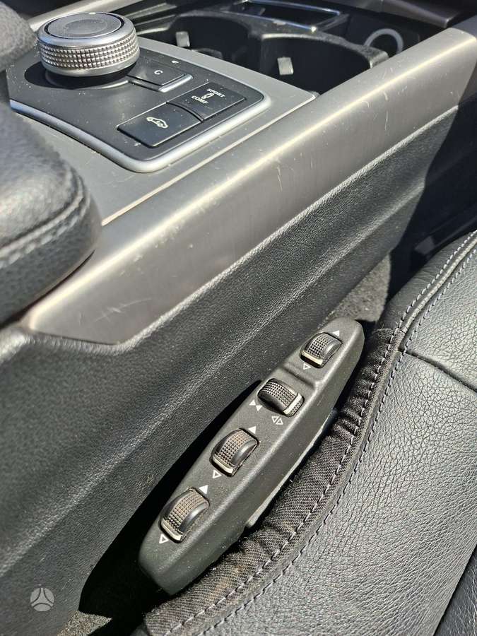 Mercedes-Benz E300 2011 — photo 14