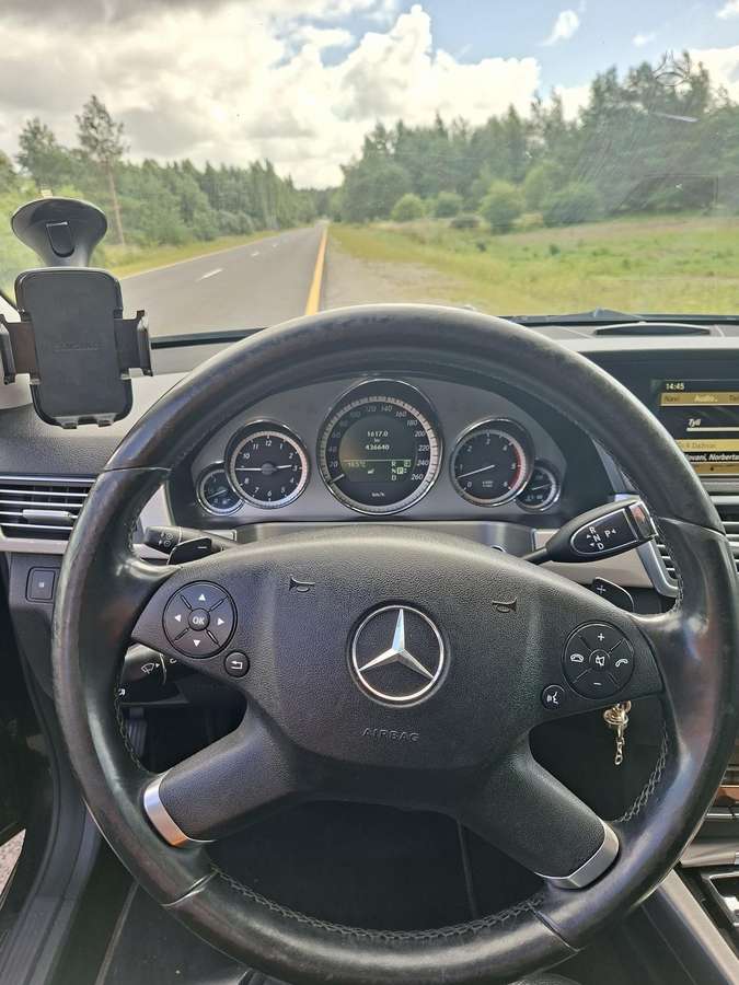 Mercedes-Benz E300 2011 — photo 7