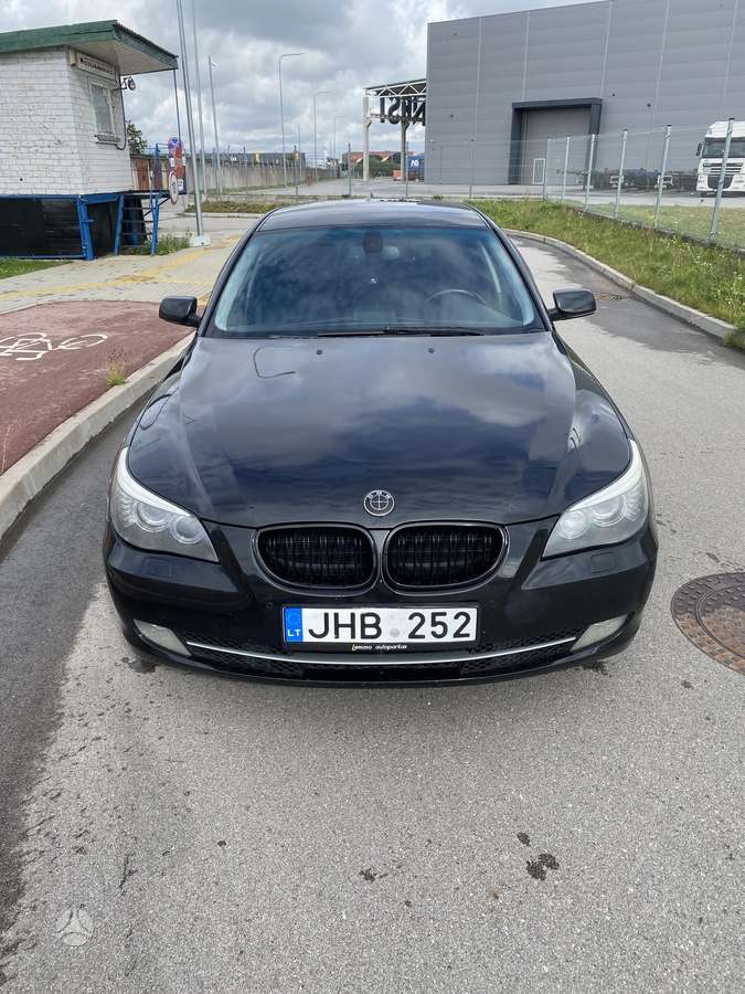 BMW 530 2009 — rear view