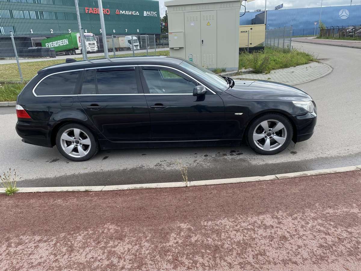 BMW 530 2009 — engine 3000 cm³, 235 HP (173kW)