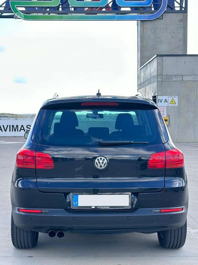 Volkswagen Tiguan 2011 — вигляд ззаду