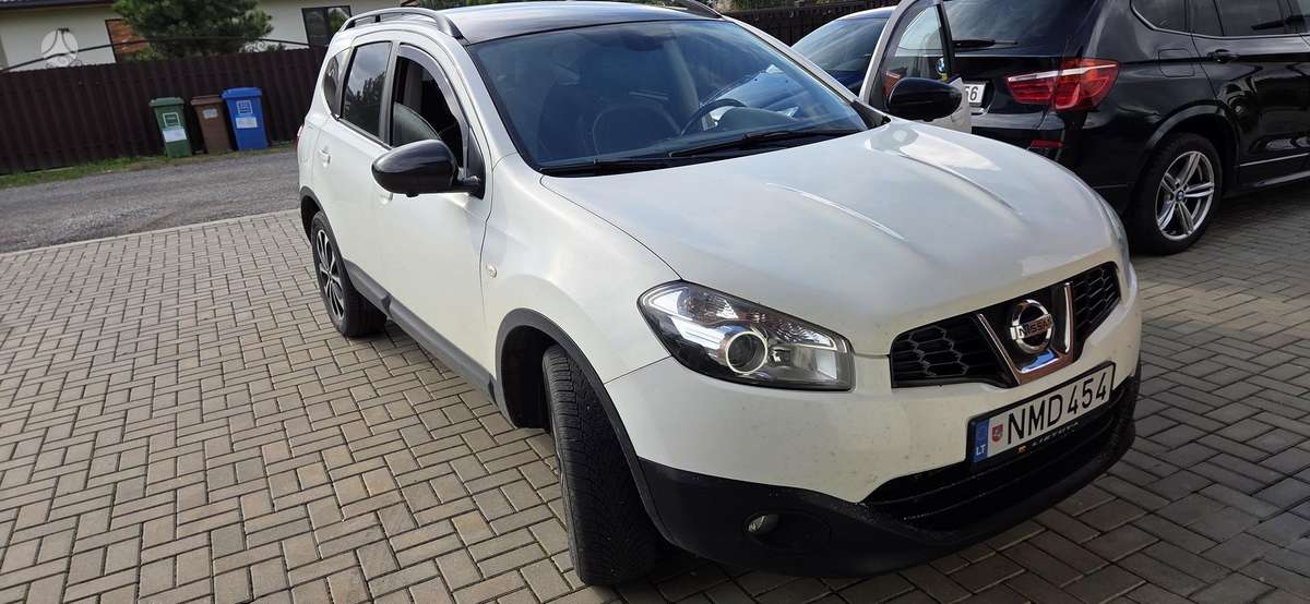 Nissan Qashqai+2 2014 — rear view