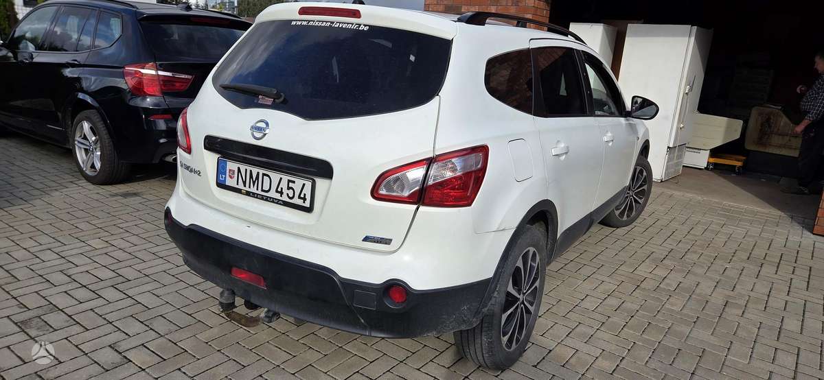 Nissan Qashqai+2 2014 — engine 1598 cm³, 131 HP (96kW)