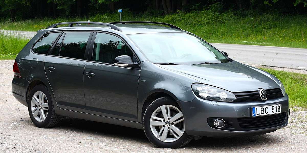 Volkswagen Golf 2012 — rear view