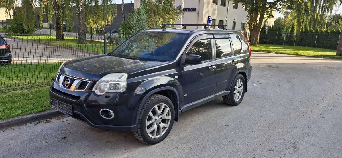 Nissan X-Trail 2015 — rear view