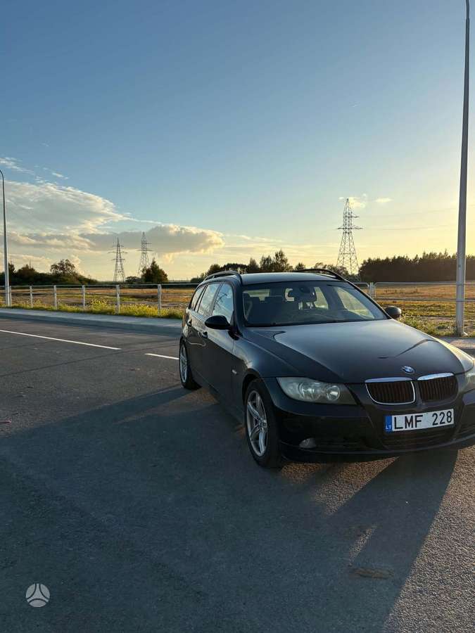 BMW 320 2007 — салон