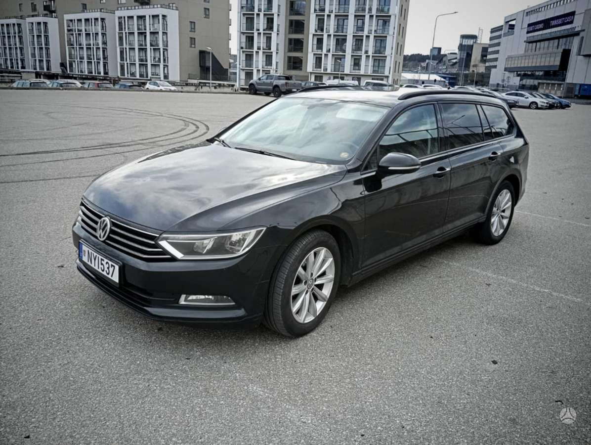 Volkswagen Passat 2015 — rear view