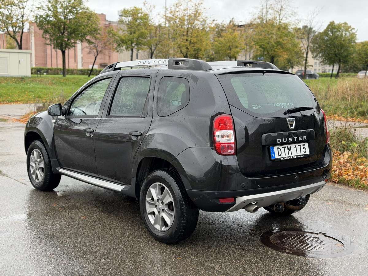 Dacia Duster 2015 — rear view