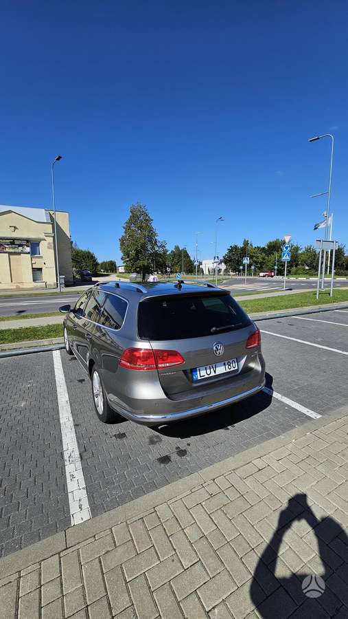 Volkswagen Passat 2012 — engine 1600 cm³, 105 HP (77kW)