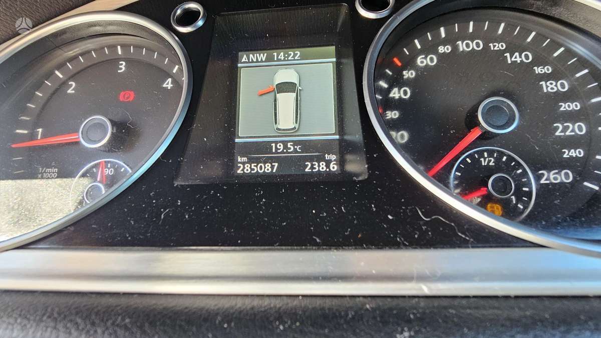 Volkswagen Passat 2012 — photo 8
