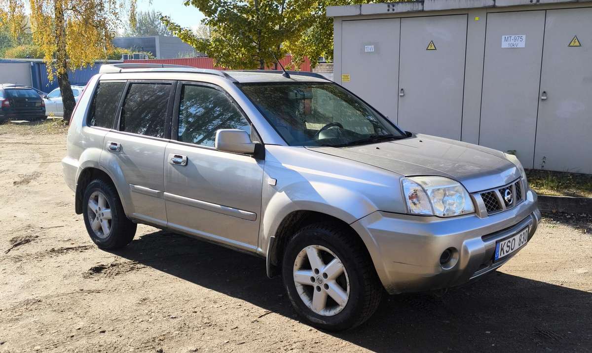 Nissan X-Trail 2006 — rear view