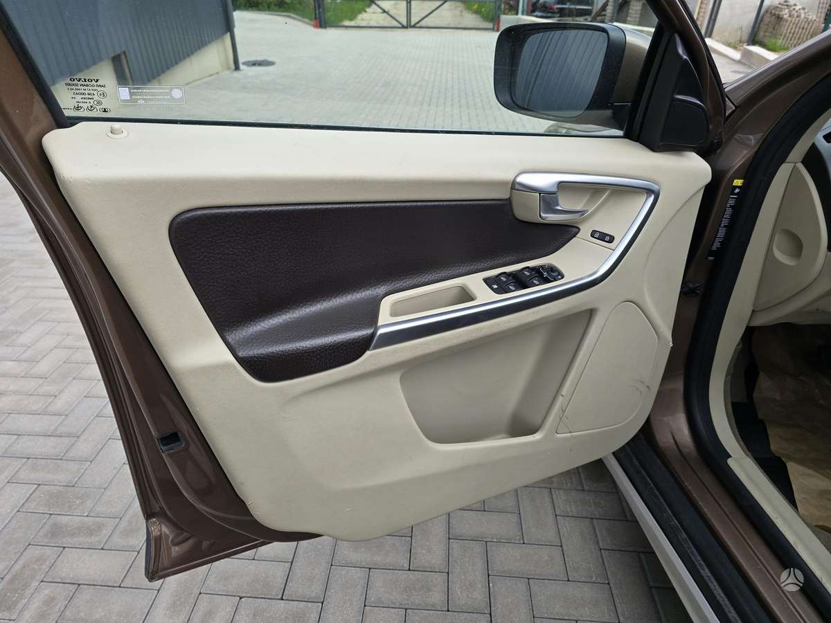 Volvo XC60 2009 — photo 17