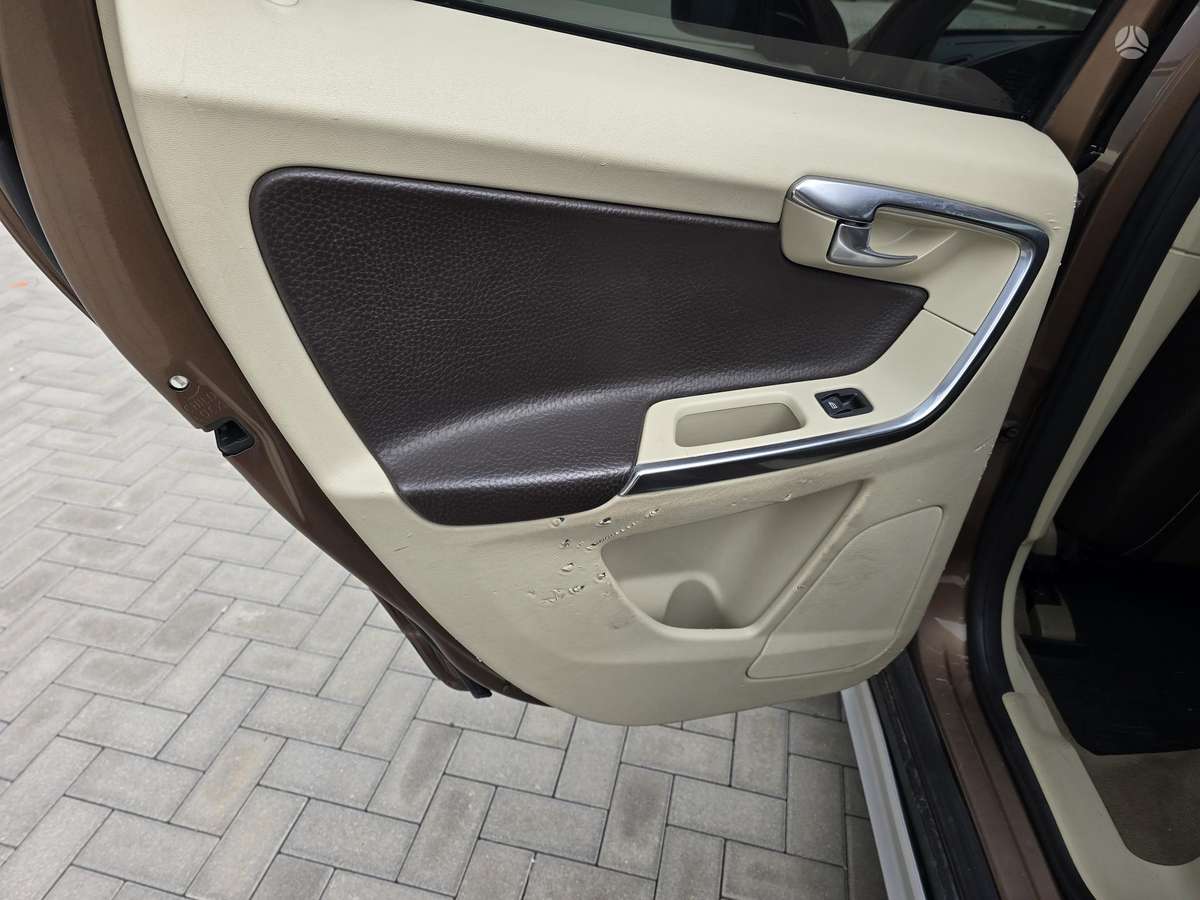 Volvo XC60 2009 — photo 20