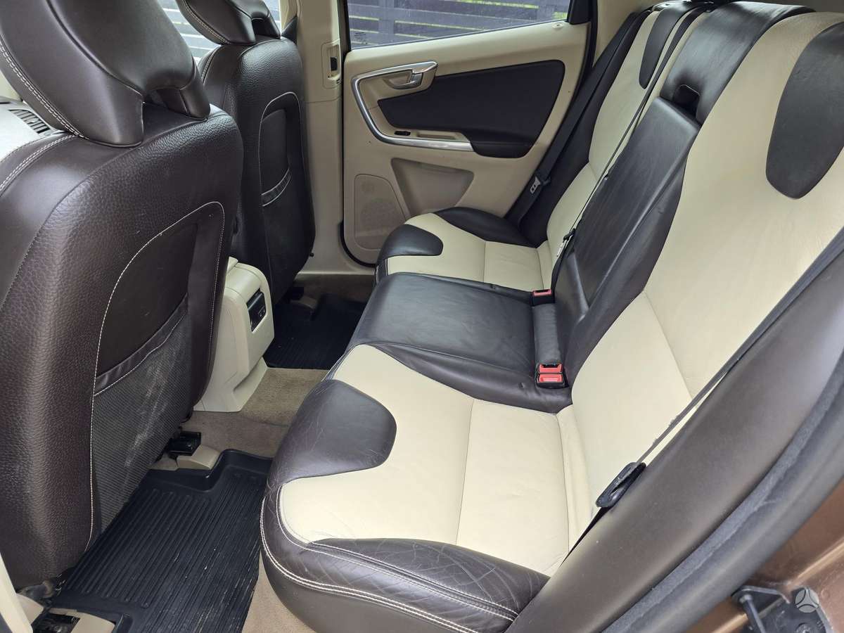 Volvo XC60 2009 — photo 21