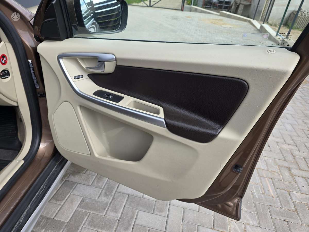 Volvo XC60 2009 — photo 24