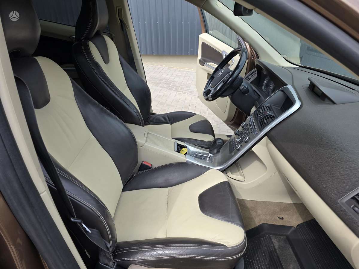 Volvo XC60 2009 — photo 25