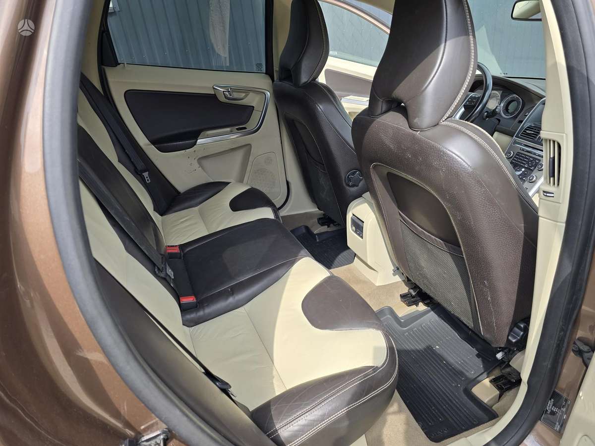 Volvo XC60 2009 — photo 27