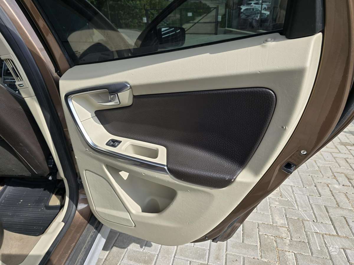 Volvo XC60 2009 — photo 28