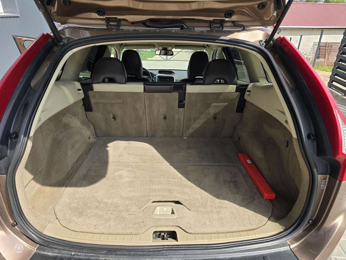 Volvo XC60 2009 — photo 29