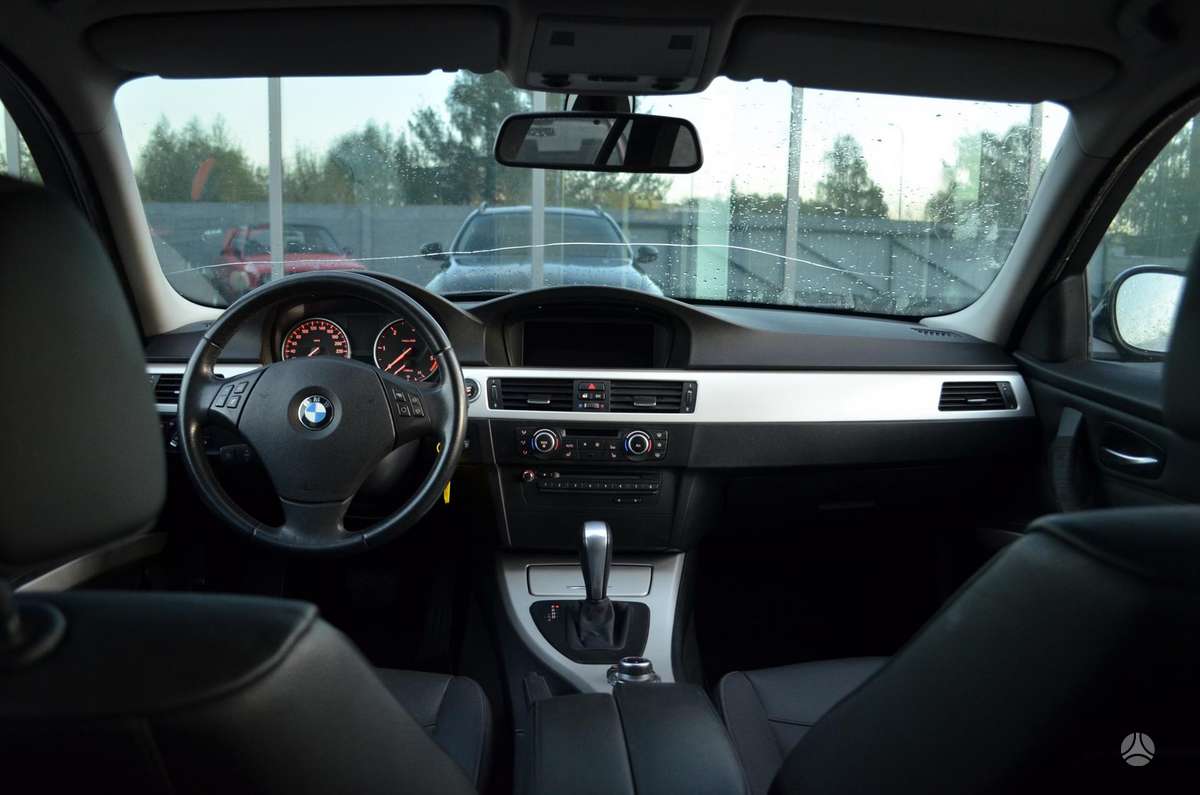 BMW 320 2009 — photo 10