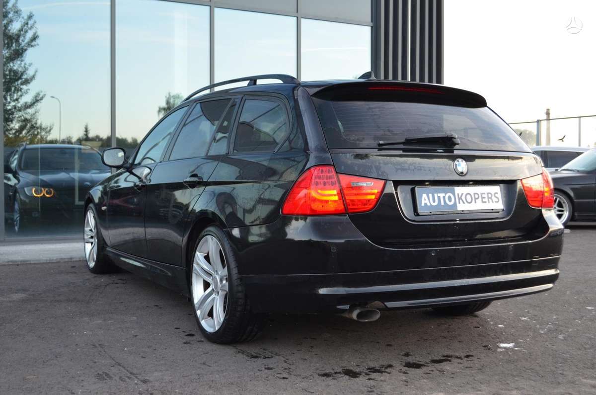 BMW 320 2009 — photo 6