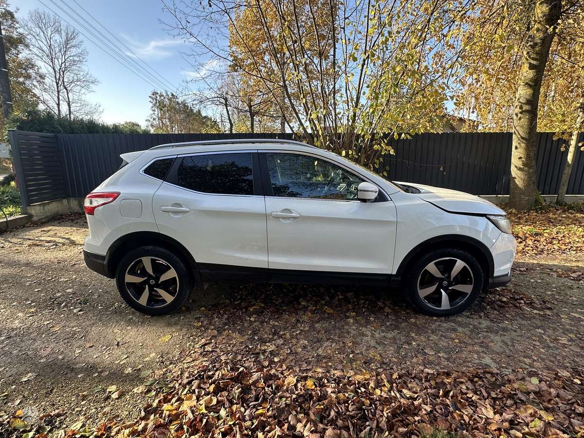 Nissan Qashqai 2015 — engine 1618 cm³, 163 HP (120kW)