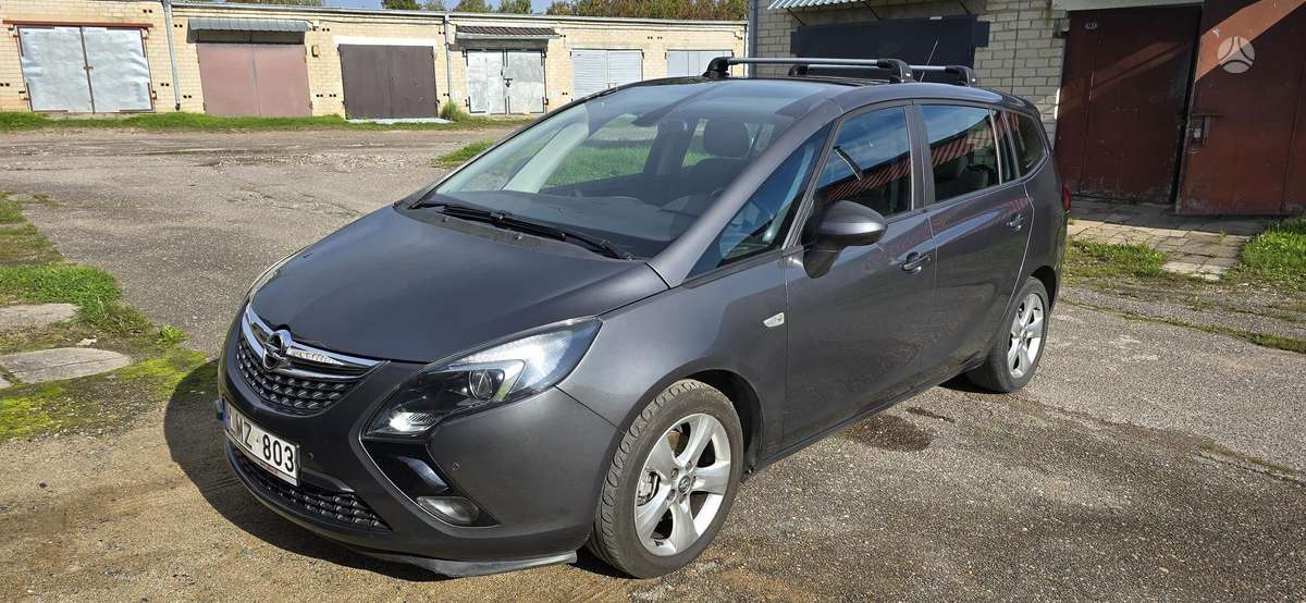 Opel Zafira 2012 — вигляд ззаду