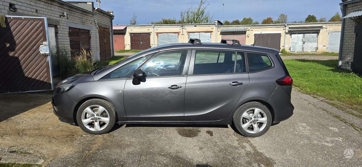 Opel Zafira 2012 — салон