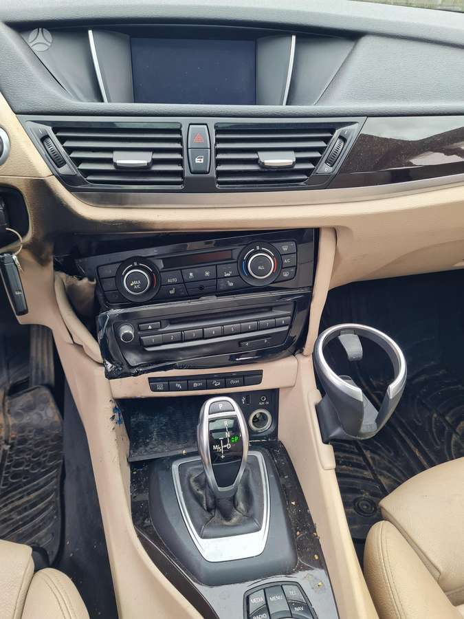 BMW X1 2015 — фото 11